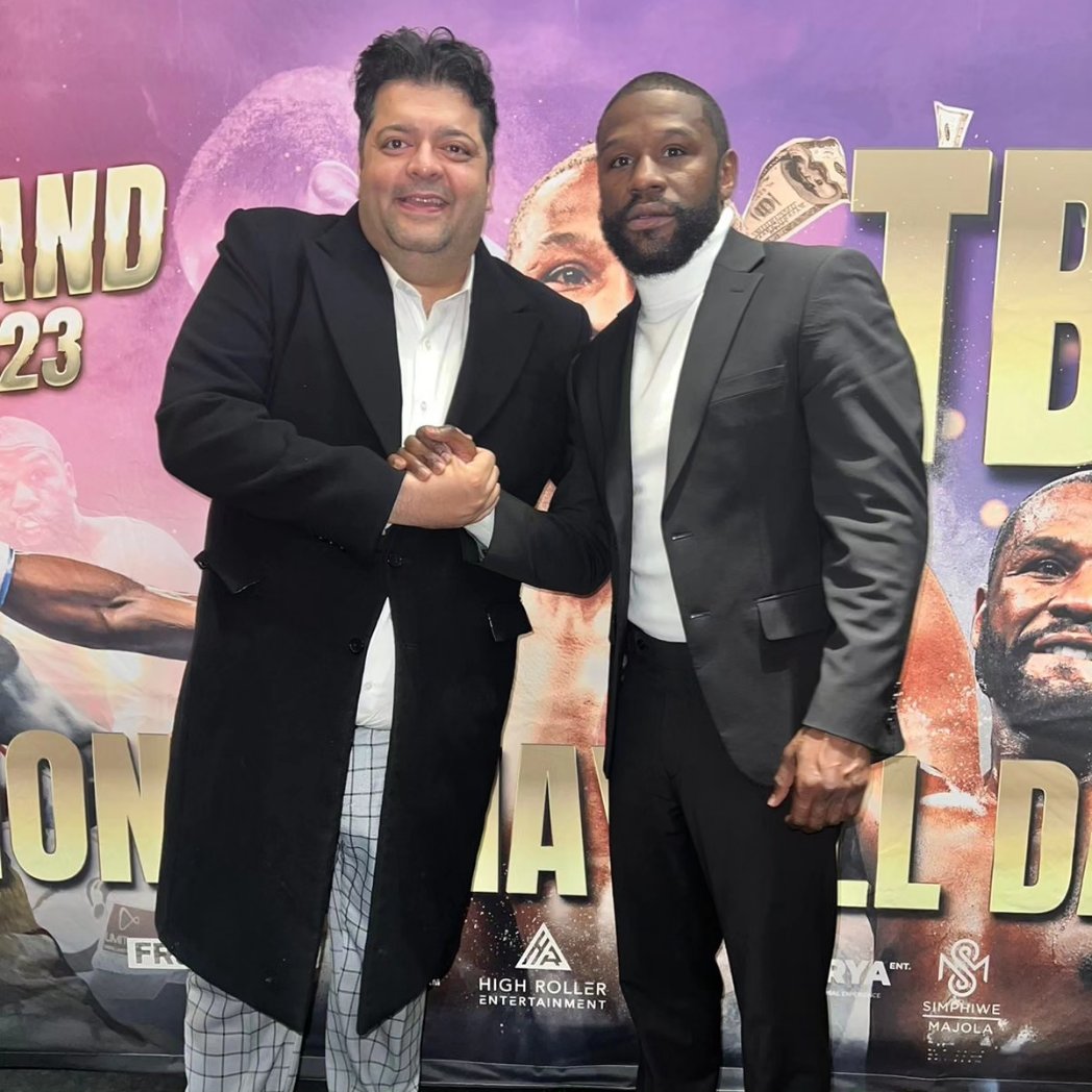 When great meets great 🥊 Captured Osman Osman and Floyd Mayweather at last night's Mayweather Experience at Sandton Convention Centre. Mayweather honoured South African boxing legends at a bespoke banquet dinner to raise funds for SA youth in boxing.