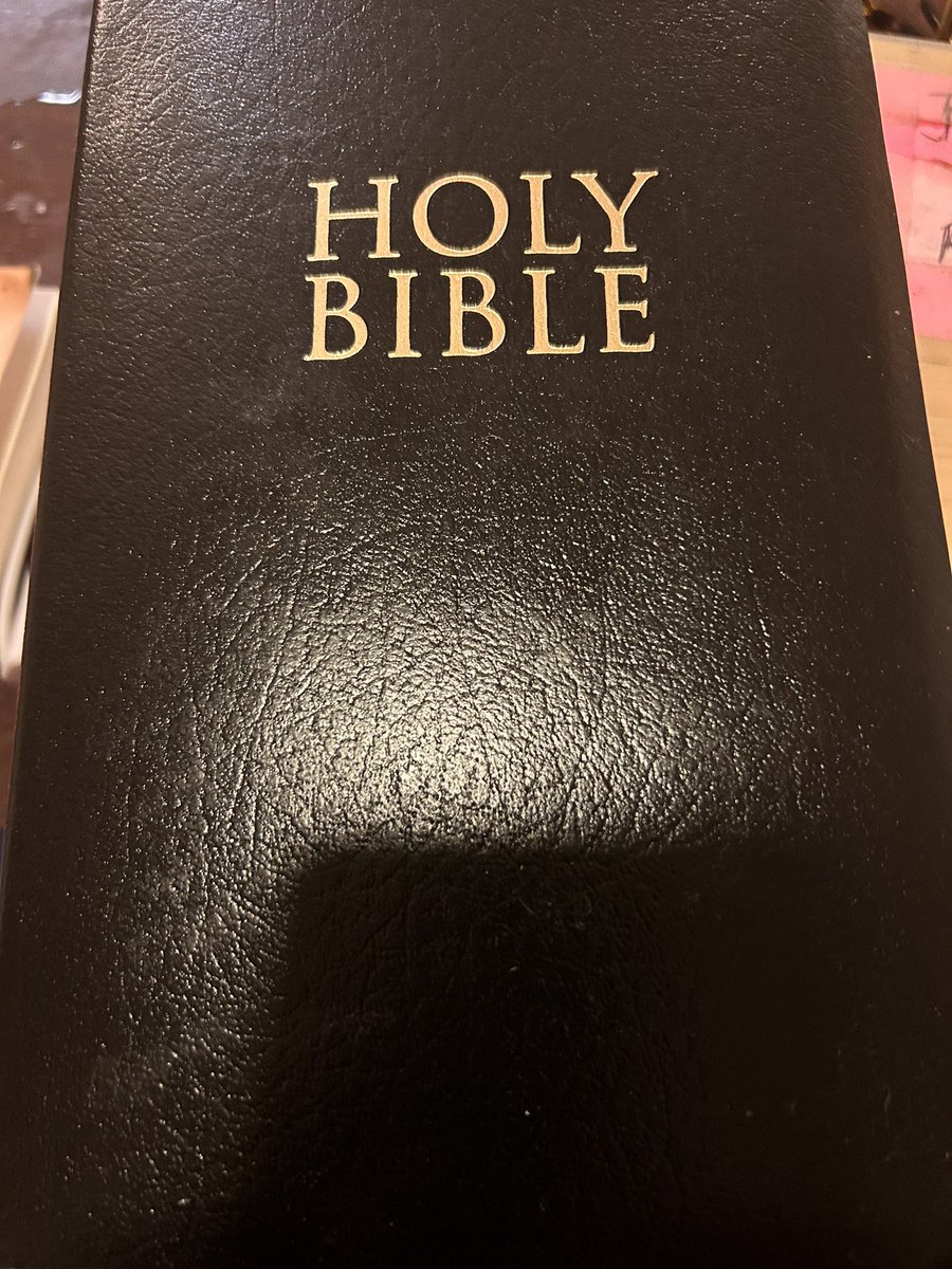 RChronikles's tweet photo. @LIVEpositivity READING 📖 MY BIBLE AT HOME

-Rifa Chronikles ❤️ https://t.co/5tv0IbSRiD