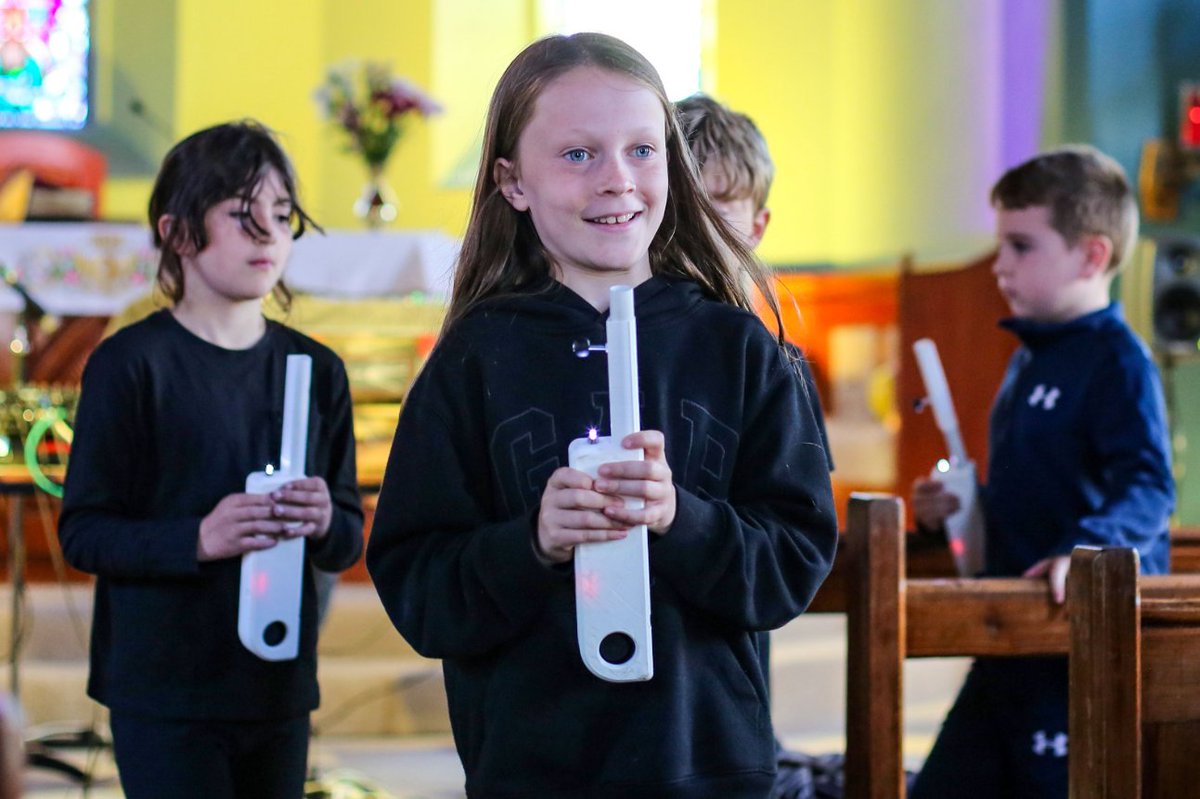 NoLightsProject's tweet image. Ed Devane with children from St. Joseph's School, Rathmullan, at RAMP 2023