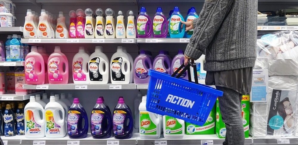 #AIAppreciationDay: <a href="/Unilever/">Unilever</a> is using AI and #MachineLearning to make its products more #sustainable 🌱

They are using the #tech to tackle #CarbonEmissions, from #renewable electricity to greener detergents and #waste reduction. 

Read more: techinformed.co/3XMSBXt