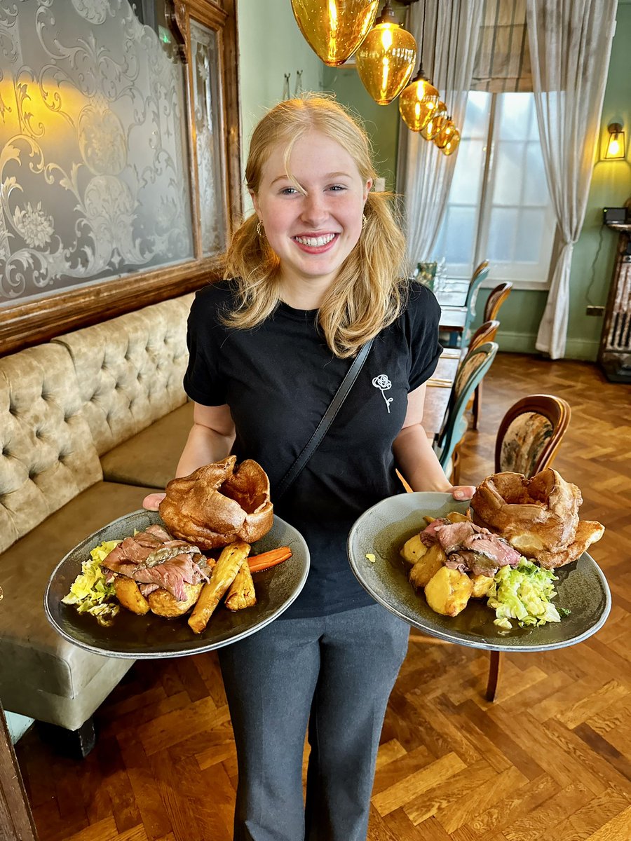 Let’s get roasting! Join us this Sunday 🐷🐮 

dukesheadputney.com/#book

#putney #putneypub #putneypubs #swlondon #southwestlondon #putneymums #pub #publife #heartofputney #putneypier #putneybridge #londonpub #swlondonpub #londonrestaurant #youngs #youngspubs #visitputney