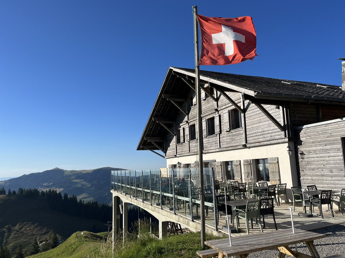 mmoret2's tweet photo. #switzerland #fribourg #gruyere #charmey #accueil #magnifique #recommande https://t.co/VGx0eckgS0