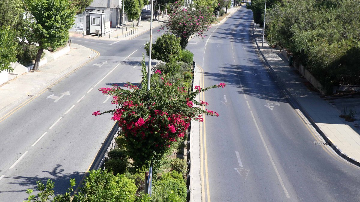 N_Dietis's tweet image. Μας τα έλεγαν κάποιοι λογιστές κ δικηγόροι φίλοι μου, αλλά δεν τους πιστεύαμε. Εμβολιαστήκαμε με τα πειραματικά εμβόλια κ ιδού τα αποτελέσματα. Άδειασε η πόλη!
Μην ακούτε τα ΜΜΕ για δήθεν διακοπές. Οι μισοί έπαθαν θρόμβους κ οι άλλοι μισοί γαστροεισοφαγική παλινδρόμιση! #badhumor