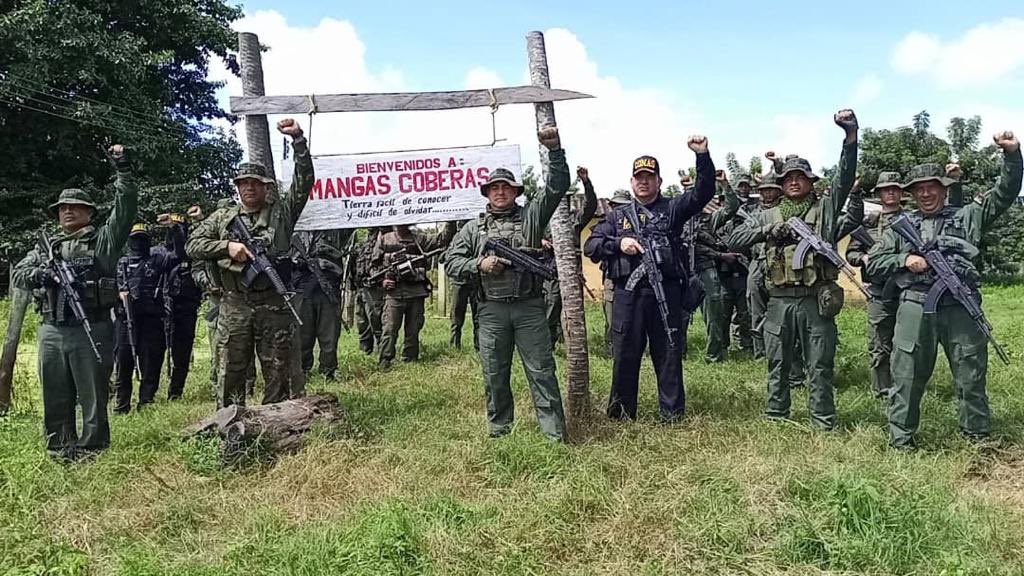 hljohan's tweet photo. #FANB desplegada en Mangas Coberas, patrullando y recorriendo los sabanales y esteros de Apure y Guárico en la búsqueda, detección y corte de la actividad enemiga de la Patria. Serán intervenidos legalmente los grupos delincuenciales azote de los pueblos, extorsionadores, cobradores de vacuna y todos aquellos violadores de nuestras leyes. El pueblo se respeta ! 
Por una Patria libre y soberana !