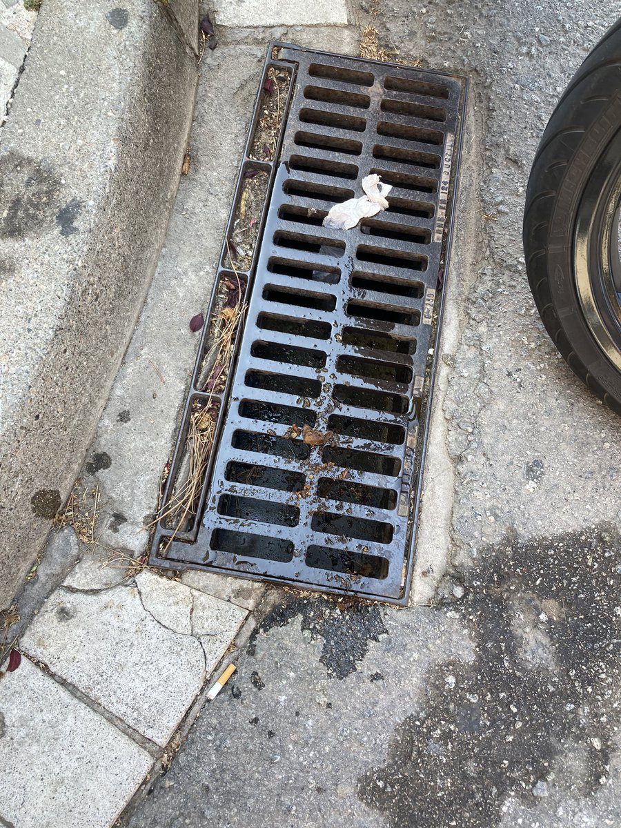 Acabo de flipar!!!! He vist com un cambrer d’un bar de <a href="/ajcanetdemar/">Aj. Canet de Mar</a> tirava tota una olla d’oli brut pel clavegueram del carrer. Li he preguntat si sabia el que feia i m’ha dit que li ha manat el jefe. <a href="/accioclimatica/">Assemblea d'acció climàtica</a> #mediambient #canetdemar