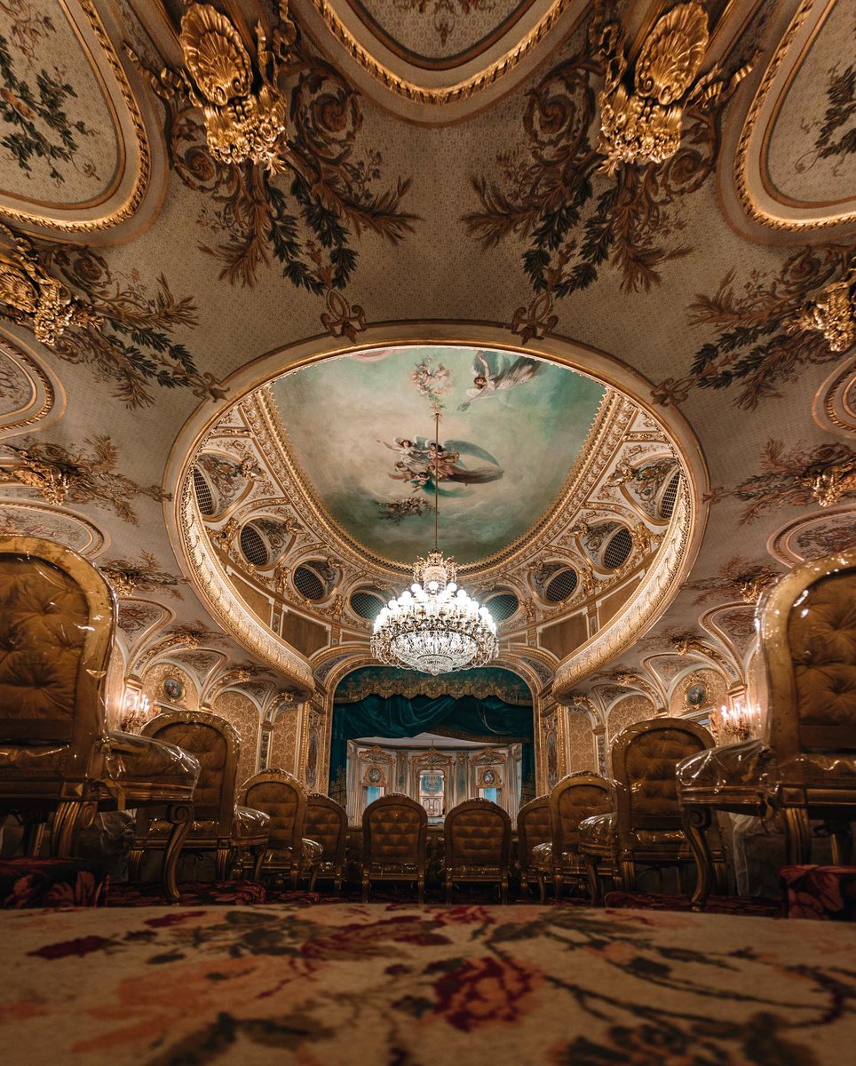 Château de Fontainebleau  by bonvoyagecleo