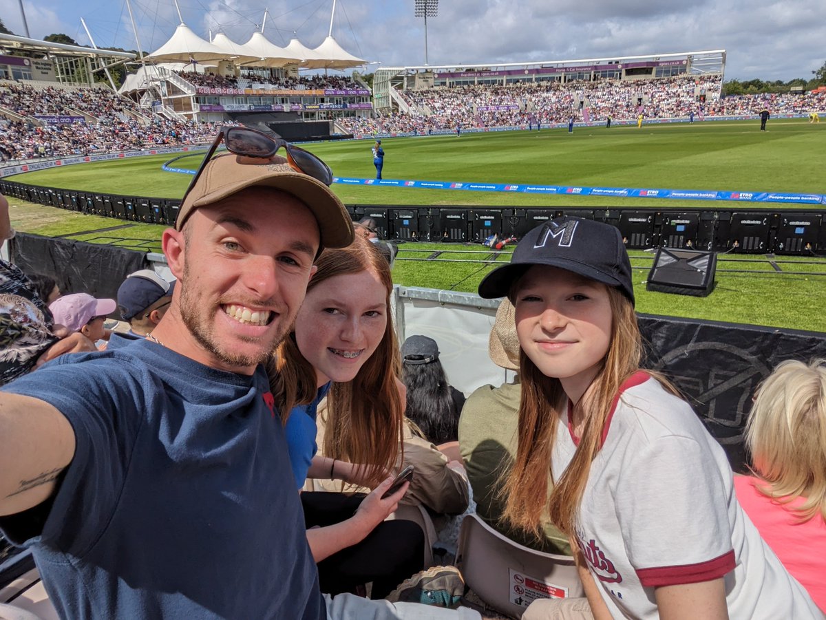 KendallMintJake's tweet photo. Captain fantastic Heather Knight top-scored! Block Q Row C Seat 43-45 #engaus @englandcricket @TheAgeasBowl https://t.co/RBMSDothZ1