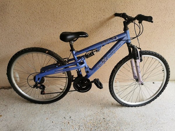 NewForestFreegl's tweet photo. OFFER: Girls Raleigh Apollo bike (BH23 Stanpit) https://t.co/nj25hlYVIl https://t.co/kEsFtL0mWb