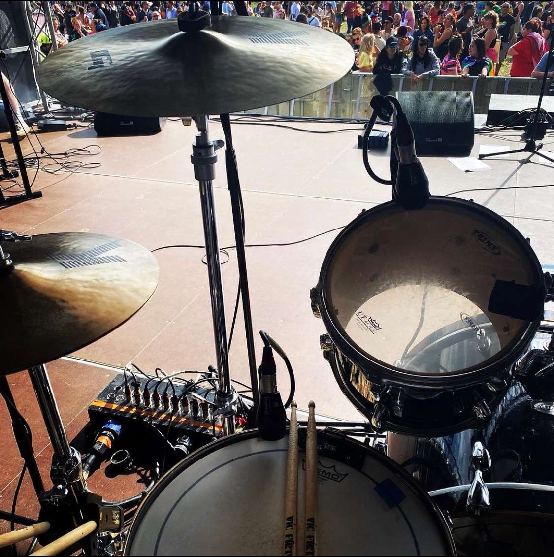 ChezzyWickWah's tweet photo. @croydonpride with @Bugeyeband yesterday was ♥️🔥♥️

It was awesome to have Cassie @loudwomenclub joining us again too ♥️

#festival #pride #loveislove https://t.co/RAYXI3AMqO