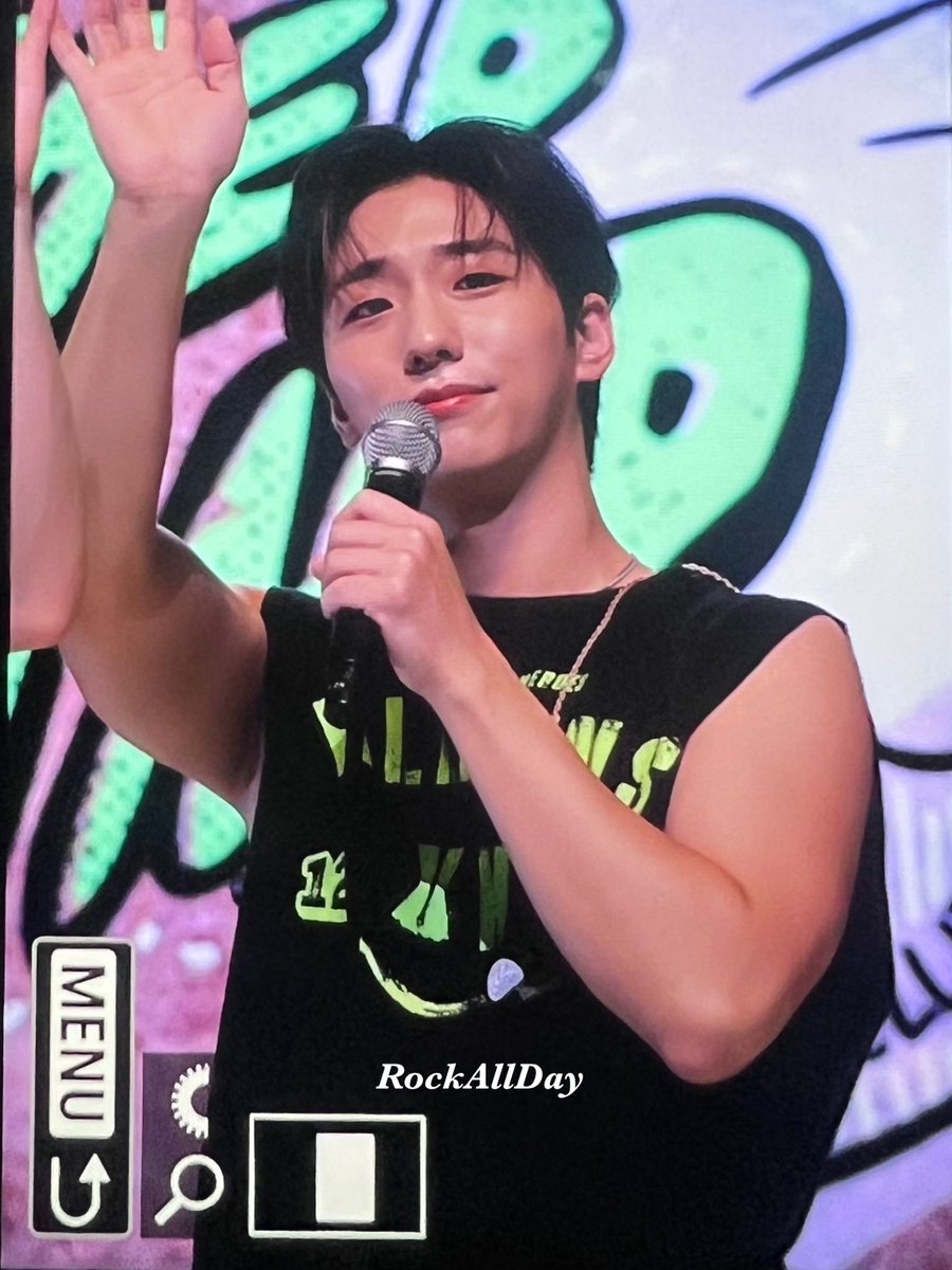 RockAllDay901's tweet photo. 230716 썸머캠프 팬미팅
#XdinaryHeroes #엑스디너리히어로즈 
#Gunil #건일 https://t.co/ckB2JZj8JT