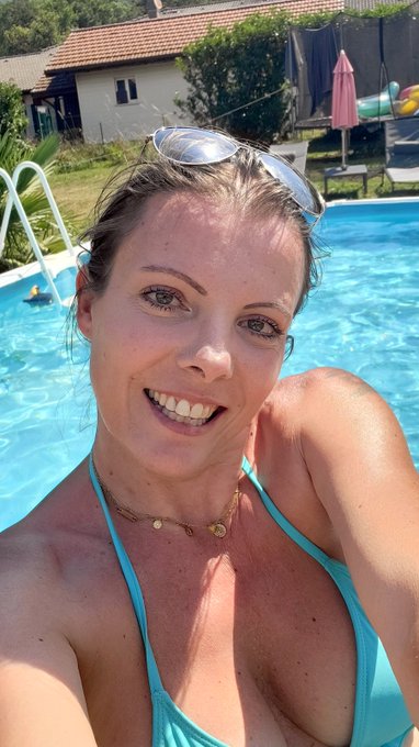 Bon dimanche les coquins BizzXXL 😘 https://t.co/LmUjQHuFZ6