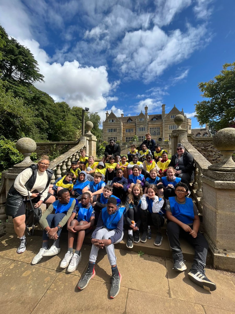 PGLHACH's tweet photo. Groups 3&amp;4 in front of Caythorpe Court 💎🔵 https://t.co/A70ms7ZLQK
