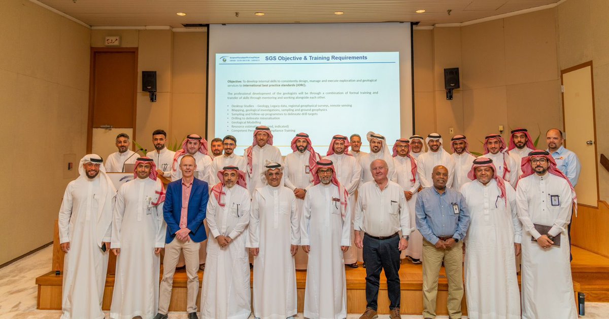 بحضور سعادة الرئيس التنفيذي لـ #هيئة_المساحة_الجيولوجية_السعودية 
م. عبدالله الشمراني وعدد من قيادات ومنسوبي الهيئة ذوي العلاقة، تم اطلاق ورشة العمل الأولى لمبادرة الاستكشاف المسرع  بعنوان Interactive Learning Workshop 1 Field Operations Manual Training،
<a href="/NIDLP_2030/">برنامج تطوير الصناعة الوطنية والخدمات اللوجستية</a>