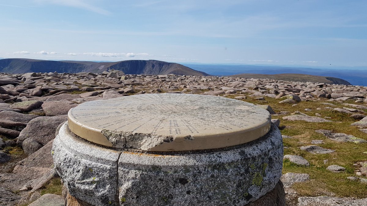 At 'only' 1309m, Ben Macdui is Britain's 2nd highest mountain (by about 35m). But at 57 deg north, it's at the same latitude as polar-bear-central Hudson Bay in Canada! Get advice on what to pack to stay safe: arcguiding.com/blog/outdoors/… #walking #mountains #hiking #hillwalking