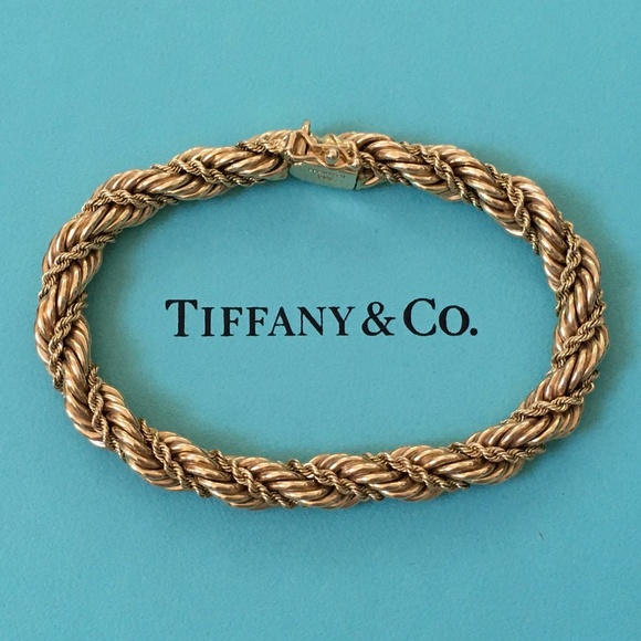 jorgenesen's tweet photo. So good I had to share! Check out all the items I'm loving on @Poshmarkapp #poshmark #fashion #style #shopmycloset #madewell #tiffanyco #americaneagleoutfitters: https://t.co/FY9rOuazvd https://t.co/1wLf3mzDE8