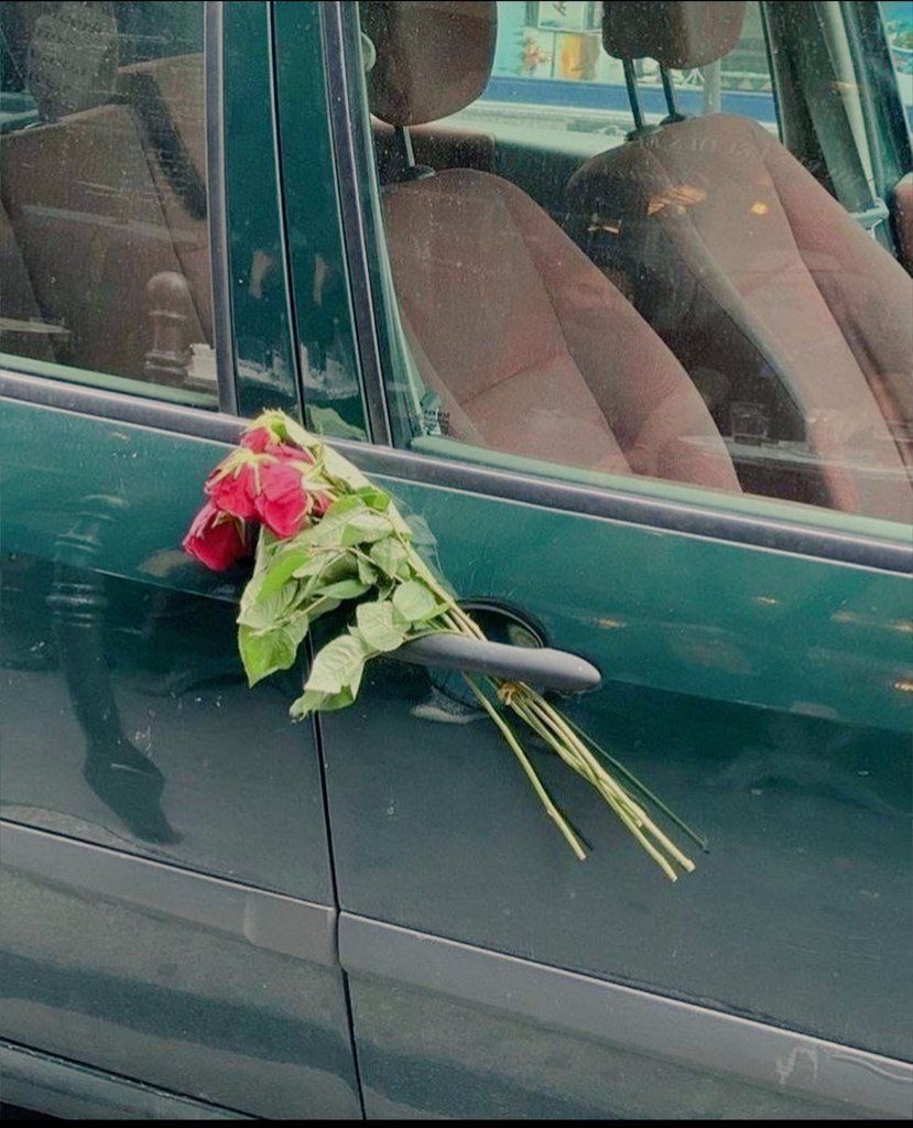 mavi_5757's tweet image. Avuçlarına çiçek ekmek istediklerim,dallarımı kırmayı ne çok sevdi..

#sendenuzak
#ince'sızım'