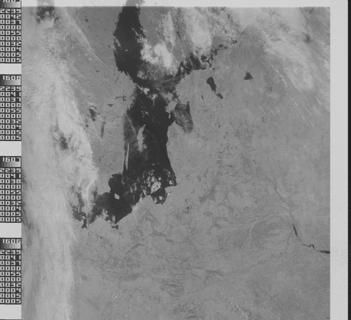 oh2gax's tweet photo. @tzukran @your @esa @NOAASatellites @ESA_Tech Very interesting picture! I have some memories about that sat when it was still operating. Here is the APT picture received from it 17.05.2000 showing part of Finland. Turnstile antenna was used for receiving that pic. https://t.co/mSeszNqpk3