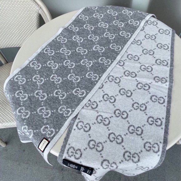 soon2bcourtney's tweet photo. So good I had to share! Check out all the items I'm loving on @Poshmarkapp #poshmark #fashion #style #shopmycloset #tommyhilfiger #gucci: https://t.co/q7uS57m6um https://t.co/hNefVgJKE6