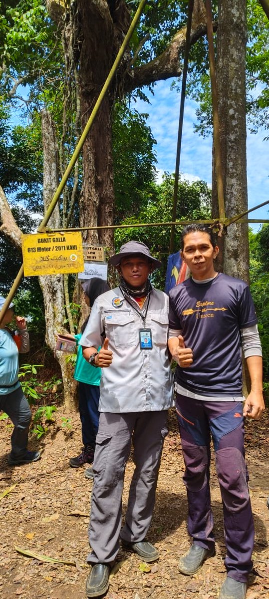 MyFriendHikers's tweet photo. Tahniah buat hikers dari Singapura yang telah berjaya menjejakan kaki ke puncak Bukit Galla (613m). Walaupun bukit, tapi kepayahannya untuk sampai ke puncak telah mereka rasai. Terima kasih kepada penganjur yang telah menggunakan khidmat kami sebagai guide. Semoga bertemu lagi. https://t.co/OuVj0DH2jT