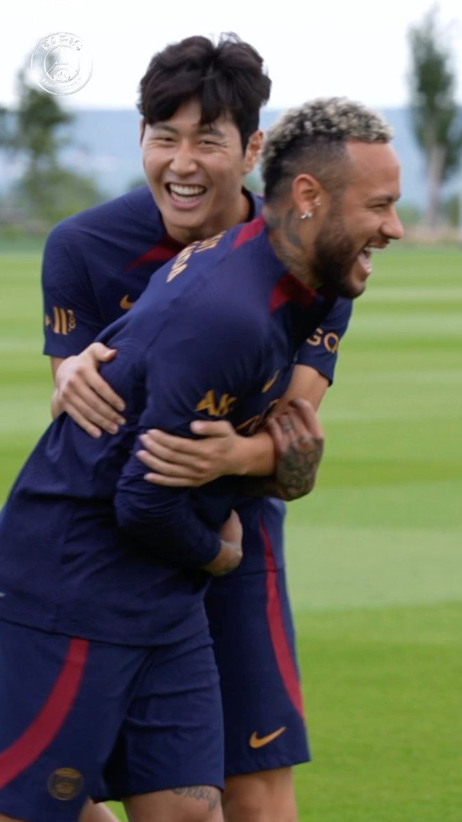 MercatoPlein's tweet photo. 🔴 Kang-In Lee révèle s'être parfaitement intégré au PSG :

"Neymar m'a bien accueilli, il parle déjà coréen dans les grands matches, donc ça a été facile pour moi de m'adapter" 🤯

(Adidas Ozweego)

#psg https://t.co/LNtPNBWlnR