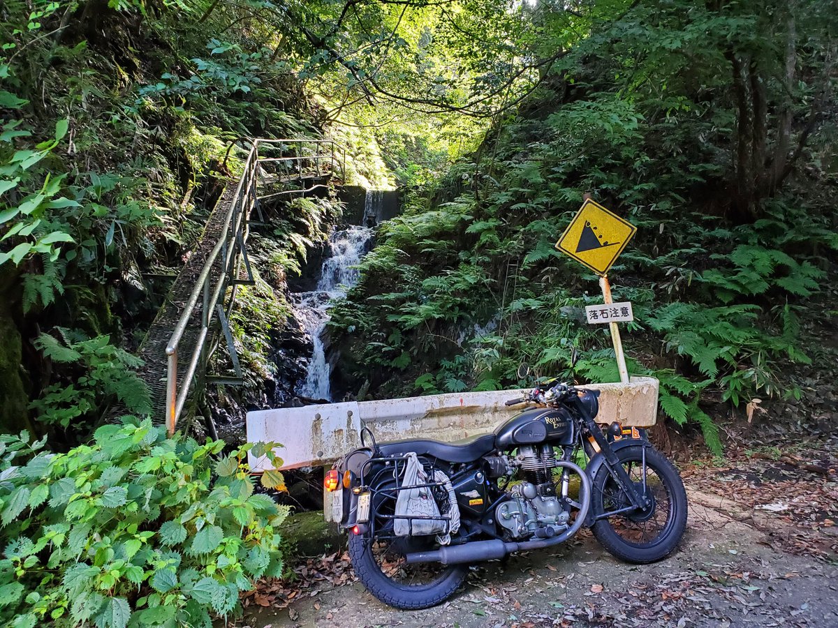FORESTjjj's tweet photo. 落石注意エンジョイ!
#ロイヤルエンフィールド
#RoyalEnfield
#REBullet https://t.co/U2IUuOsdSC
