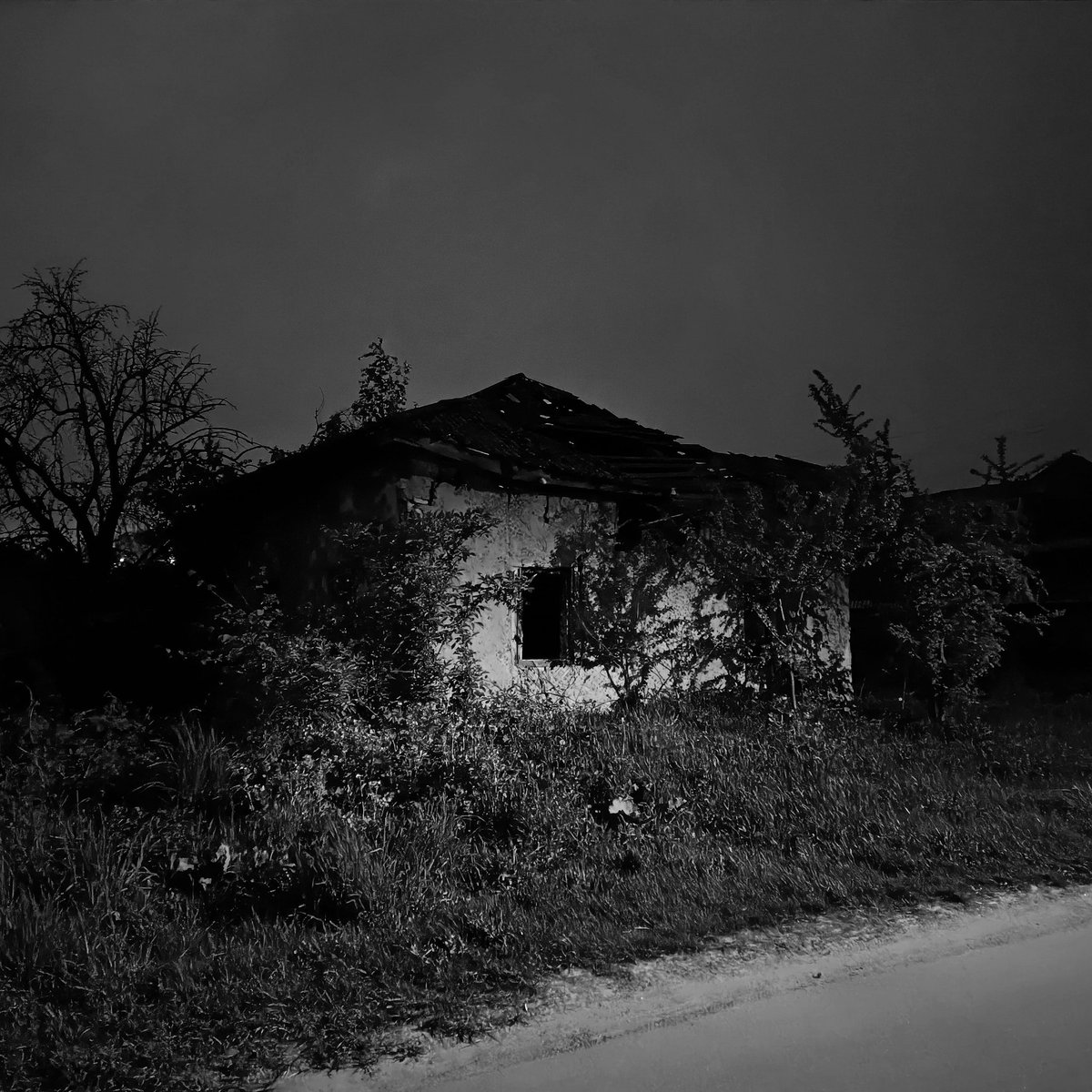 Daria666_1600's tweet photo. Заброшенный дом
#home #dark https://t.co/bV7XDxfKtX