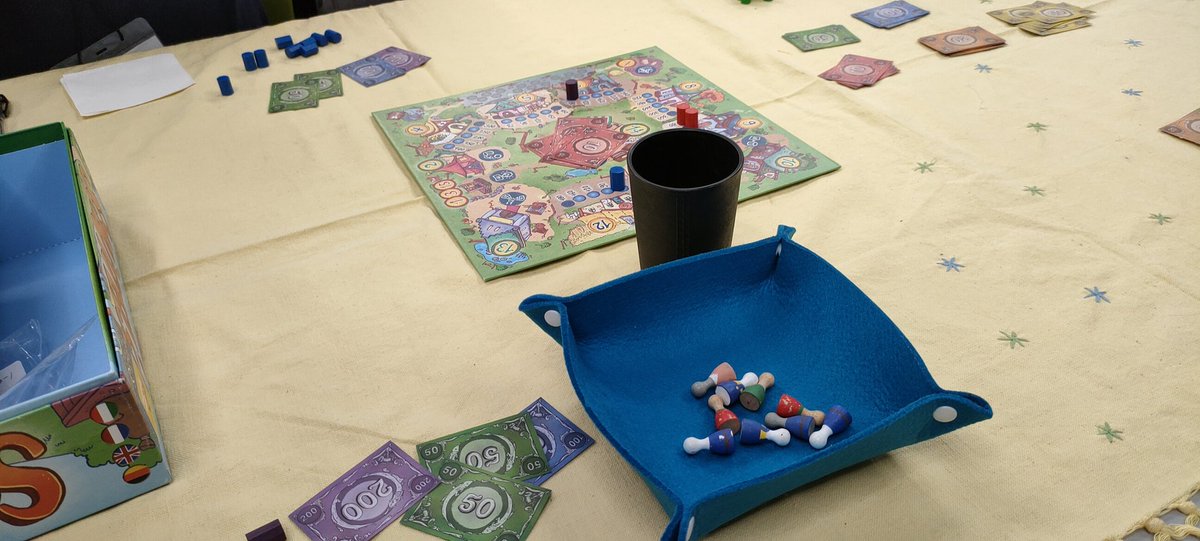 大野城ボードゲームパーティーに参加してきました！
一緒に遊んでくださった皆様ありがとうございました☺️

文字か
フラワーマーケット
テキサスホールデムポーカー
カタン
だるま集め
５本のキュウリ
ストライク
シュッテルス
謎解き