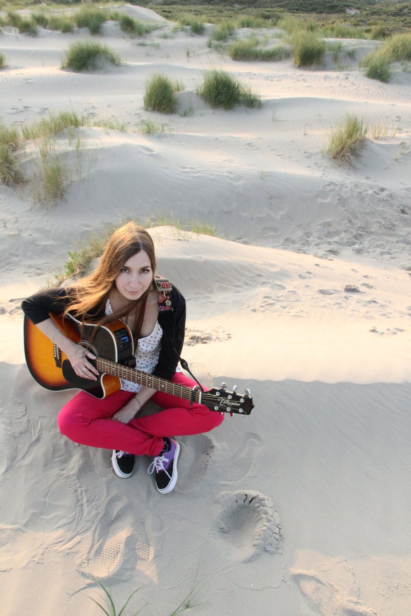 Vandaag van 17.45-18.15 sta ik op het menu van Wereldse Smaken! 🎤🎸🎶 

Locatie: Gasthuisplein, Zandvoort
wereldsesmaken.com

#fabianadammers #singersongwriter #fabfolk #music #wereldsesmaken #zandvoort