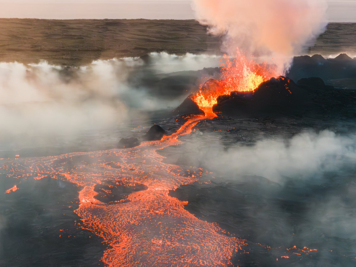Guillaume_m_k's tweet image. Gm beautiful people! 
Enjoy your weekend! 🌋🔥