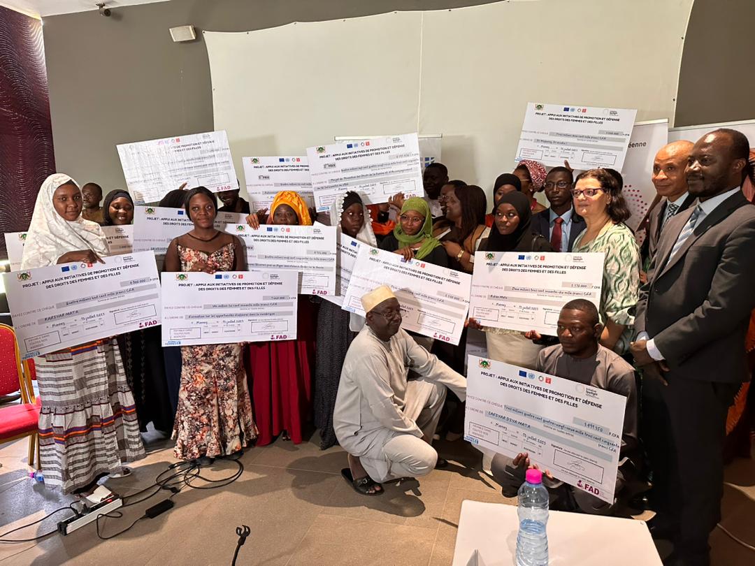 Le Représentant à pris part à la cérémonie de remise de chèques à 19 associations et organisations de jeunes filles suivie du lancement du Projet « Appui aux initiatives de promotion et défense des droits des femmes et des filles » organisée par ONUFEMMES et l’ONG FAD.