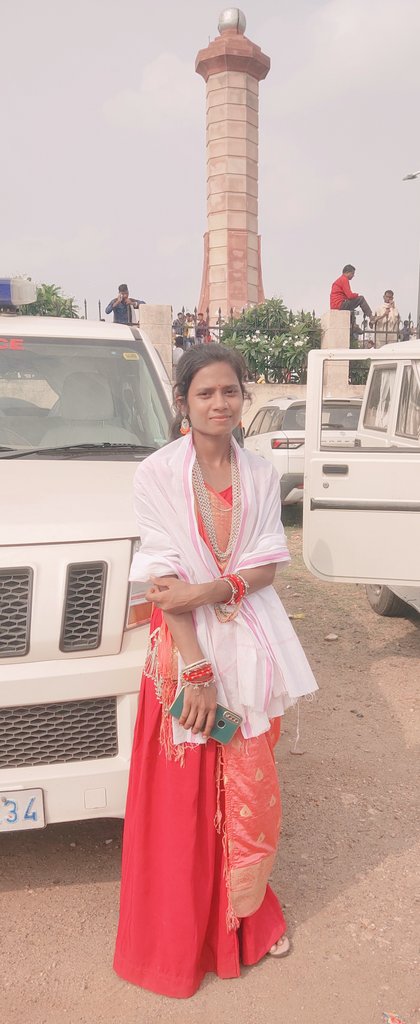 मानगढ़ धाम पहाड़ी पर पधारने (सम्मिलित) हुए
मेरे #भीलप्रदेश के सभी सगाजनों का मैं #आदिवासी_परिवार_बांसवाड़ा की तरफ से आप सबका ह्रदय की गहराइयों से #जोहार धन्यवाद करती हूं
आप सबका का साहस जोश और आदिवासियों की एकता हमेशा कायम रहेगी साथ ही हमारा मुख्य उद्देश भील प्रदेश जल्द पूरा होगा