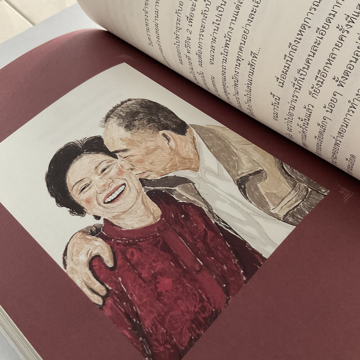 batoriey_'s tweet photo. คุณลค.ทำการส่งหนังสือที่เรียบร้อยแล้วมาให้ 
ไม่คิดเลยว่าภาพจะออกมาดีขนาดนี้ ฮืออ
ขออนุญาติบันทึกไว้เป็นความทรงจำ ครั้งหนึ่งเคยวาดภาพประกอบให้กับน้องกี้ และคุณตาแห่งทวีกิจ 💕 https://t.co/DWOwHp6ahe