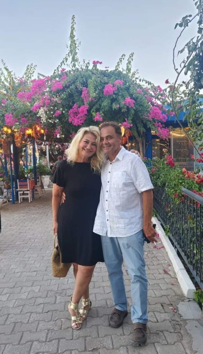 Gülümsemek,adaleti bozuk düzene sessiz bir küfürdür.GÜLÜMSEYİN