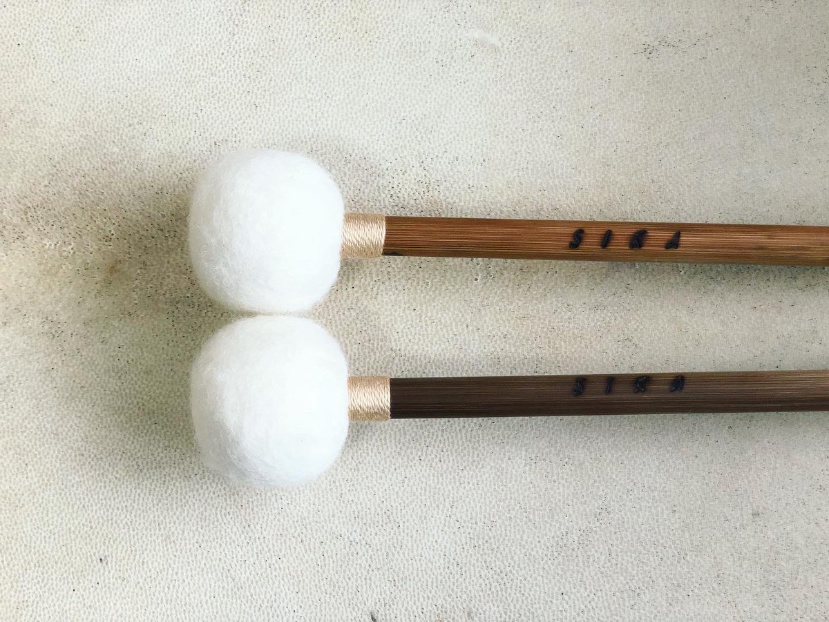 MidPercussion's tweet photo. SIKA Mallet入荷致しました！
今回少数ですのでご購入をご希望の方はお早めにどうぞ🙇‍♂️
#ティンパニ #ティンパニマレット #マレット #LITIK #本皮ヘッド #打楽器 #パーカッション #スネア #ドラム #スネアドラム #小太鼓 #バスドラム #皮巻き #タッキング https://t.co/44hzutS1SH