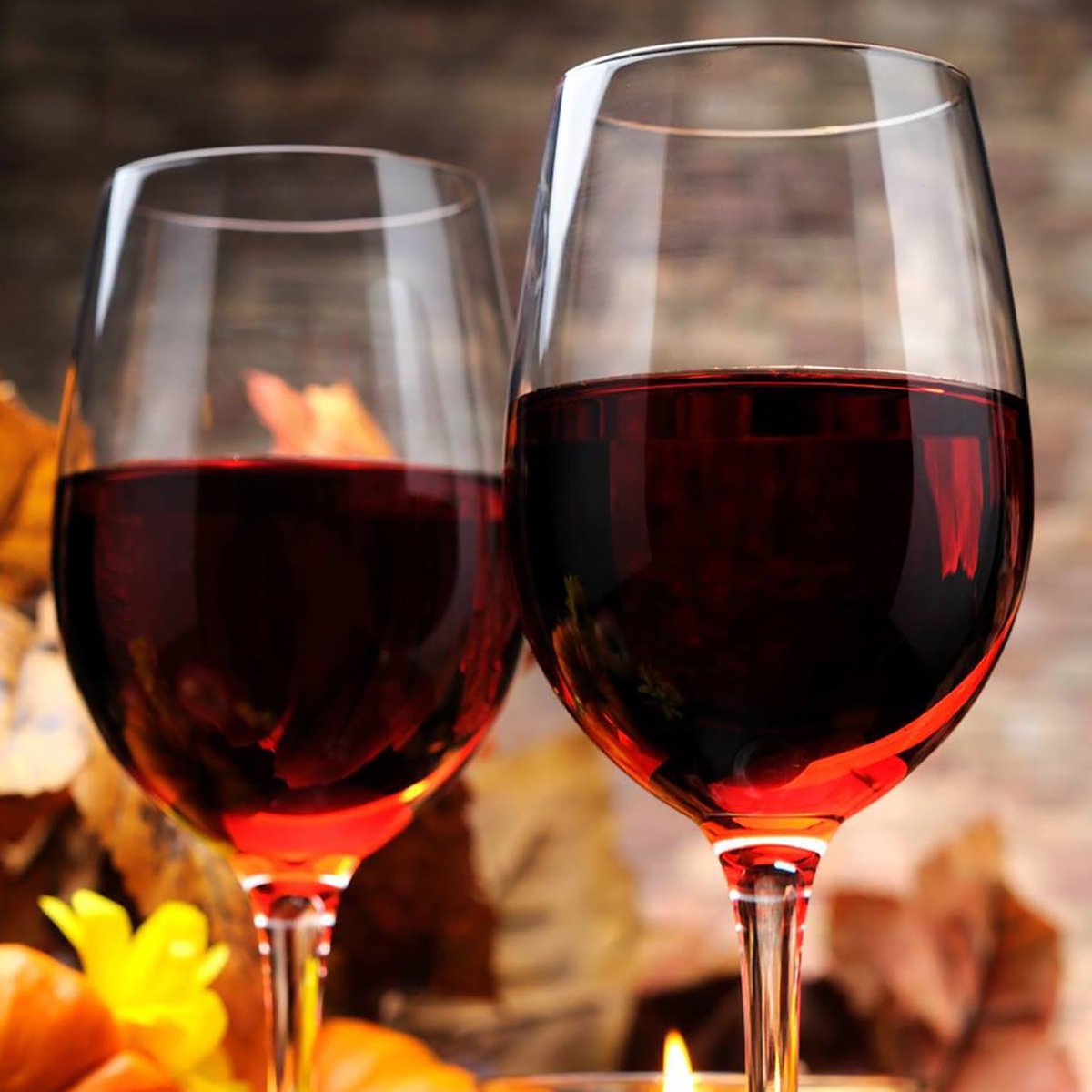 ThePastaTree's tweet image. We're pushing the happy hour prices button 👇 at 4:00pm hurry down! #happyhour #ThePastaTreeRestaurantWineBar