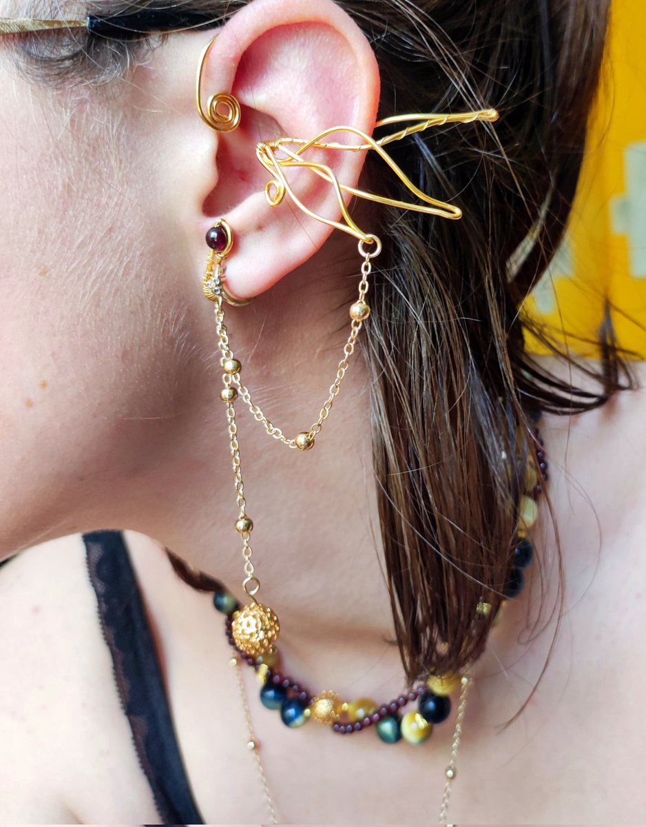 Made a matching earring for the necklace I made before
And now I'm wondering where I could even have the courage to wear it 😂

Ig I'll start with music festivals 

Also making these is so much much! Didn't expect that haha