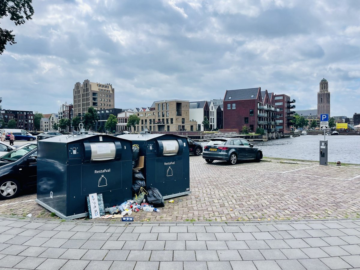 David__Paul's tweet photo. Hier willen we niet aan wennen! @gemeentezwolle @PaulGuldemond @ROVAzwolle Foto: vandaag. #troepinzwolle #afvalprobleem #zwolle #restafval #afvalbeleid https://t.co/5BLThPwsL5