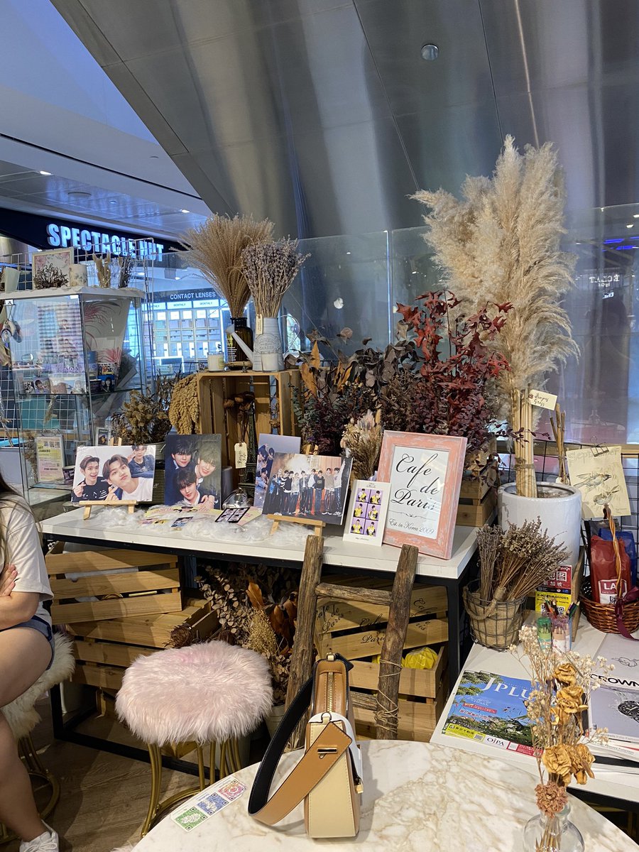 LIXL0VEB0T's tweet photo. 0714 day 🫶🏻 thank you @ktaeraesg for organising!! everything was so cute and pretty~

#RAEofsunshinesg https://t.co/E8DqVopiLp