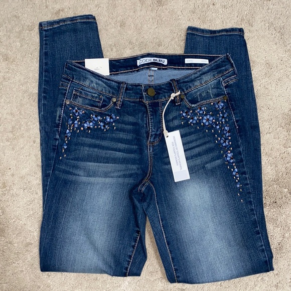 Jackiec716's tweet photo. So good I had to share! Check out all the items I'm loving on @Poshmarkapp #poshmark #fashion #style #shopmycloset #nike #codebleu #clarks: https://t.co/KQBqcMa2zQ https://t.co/Y0g5ZJw8Gv