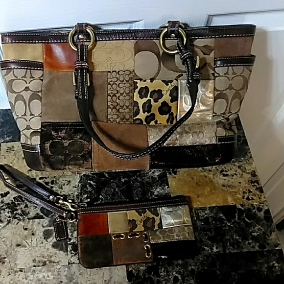 tklee82's tweet photo. So good I had to share! Check out all the items I'm loving on @Poshmarkapp #poshmark #fashion #style #shopmycloset #jacquelinesmith #coach #vintage: https://t.co/qjYWdM23F4 https://t.co/SStetvGlZd