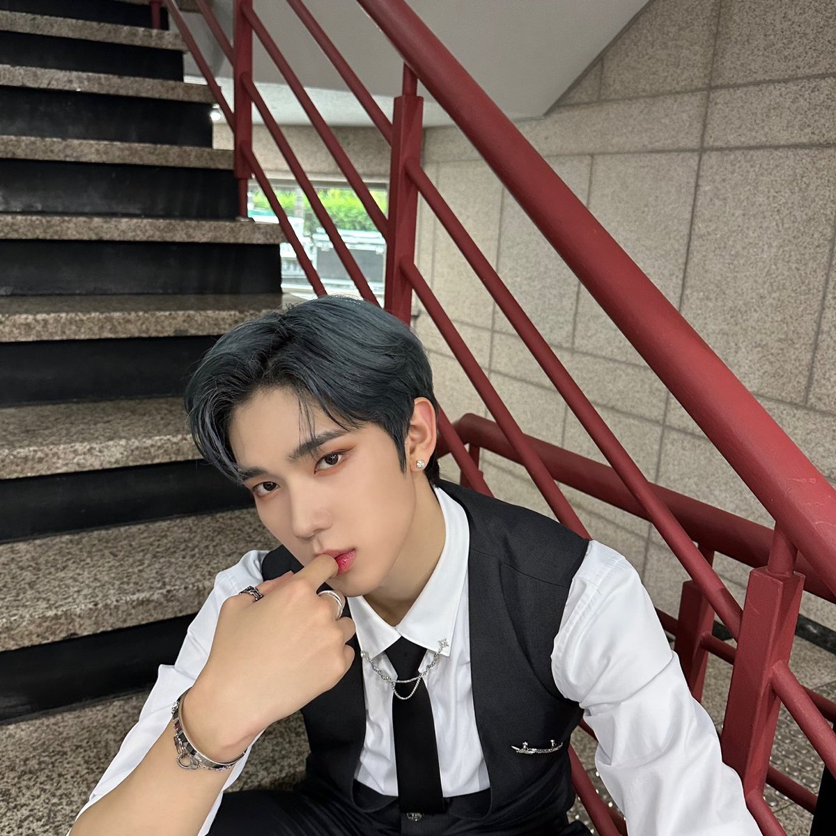 [#카엘]
오늘 와일드 하트 막방,,,ㅠㅠㅠㅠ 너무 아쉽다 그래도 너무 재밌었어요 여러분 덕분에 더 행복했어요 최고!!!😘

#루네이트 #LUN8 #Chael #인기가요