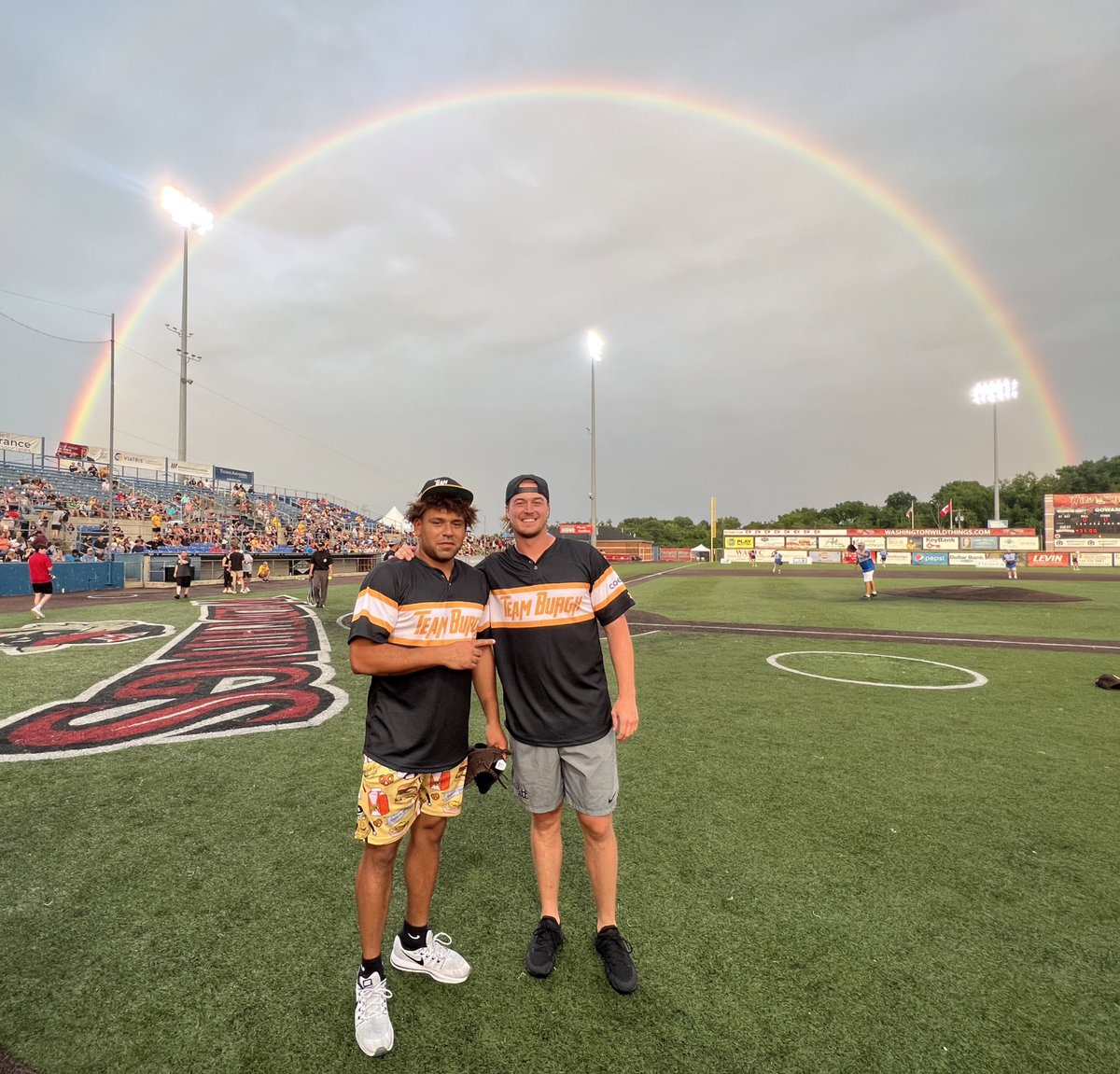 I was having full on 🌈 Photoshoots w/ everyone lol. I think @kennypickett10 & @ConnorHeyward1 enjoyed the 🌈 views Last night as well! #Steelers #HereWeGo