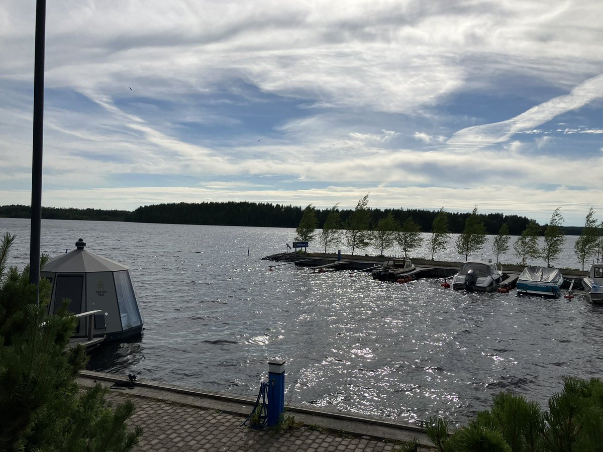 Täydellinen sunnuntai Hirvensalmella. Pulahdus Puulaveteen, puusauna ja Sataman Herkun pizza. #loma