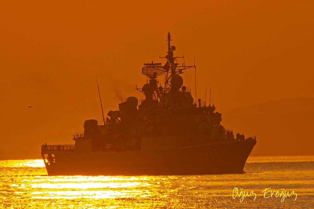 OguzEroguz1's tweet photo. #TurkishNavy's #YavuzClass #MEKO200TN Track I #frigate #TCGFatih #F242 #BarışınGururu https://t.co/zsSMwytsUk