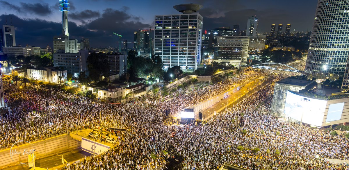paltiphotodrone's tweet photo. From Kaplan on Saturday night 15.7.23
#democracydronesil #drones #democracy #dronephotography #protestfordemocracy #kaplan #TelAviv4
@Democrat_TV @orlybarlev @DemDronesIL https://t.co/yQ7crkMEV5