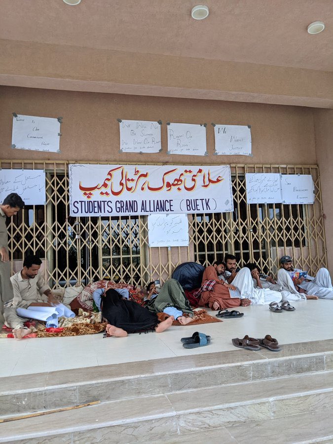 Iqrakhaliddd's tweet photo. Only two technical universities BUETMS and BUETK are in balochistan where in punjab there are hundreds of technical universities.First they are depriving us and then not resolving the administrative problems .Why such a behaviour with baloch students ???
#JusticeForBUETKStudents https://t.co/4kKs1DvtXm