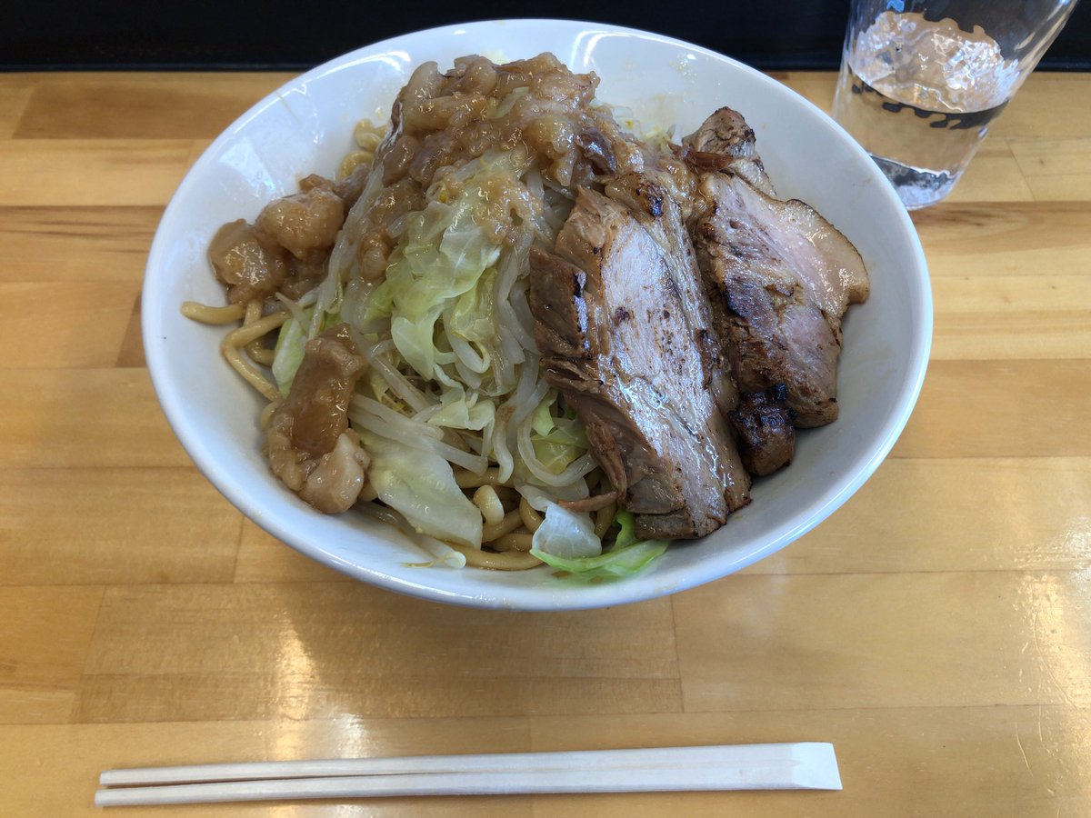 2929_1129's tweet photo. 豚骨ラーメン吟(桐生)
汁なし中(冷やし)
Ys Ns Ao
全国で一番暑かった桐生市で大繁殖のお店！
外待ちの辛さも店主さんの優しい笑顔で一気に和みました！
麺大丈夫ですか？の一言もすごく心配りが最高ですし、マジで汁なしが最高過ぎました！
次はYoで行きます！病み上がりの中ありがとございました！ https://t.co/3K8JQcQfWn