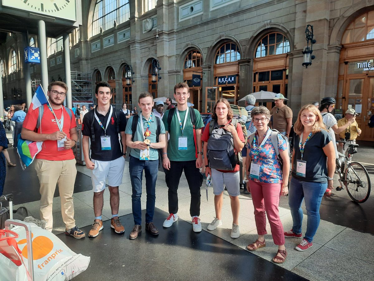 🧪 The French team to #IChO2023 is now in Zürich! 🇨🇭
Best wishes to all of them, both students and mentors!
<a href="/Sciences_Ecole/">Sciences à l'École</a> @reseauSCF <a href="/RJ_SCF/">RJ-SCF</a> @INC_CNRS <a href="/Prepas_UPS/">UPS</a> <a href="/UdPPC/">UdPPC</a> #icho #icho55