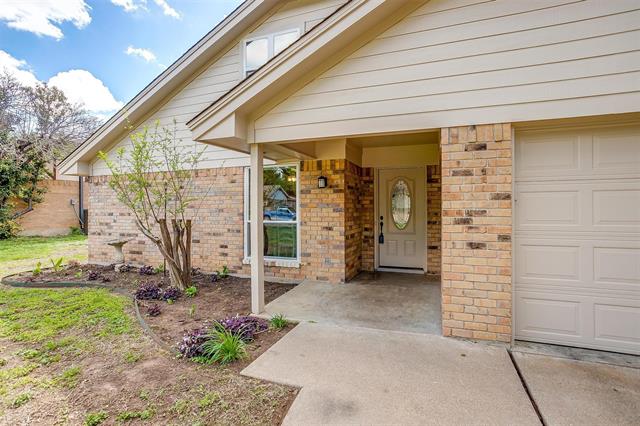 StogsdillGroup's tweet photo. I would love to show you my #listing at 1107 Belmont Road #Cleburne #TX  #realestate https://t.co/3XmgORsa4E https://t.co/65AQp8CQOF