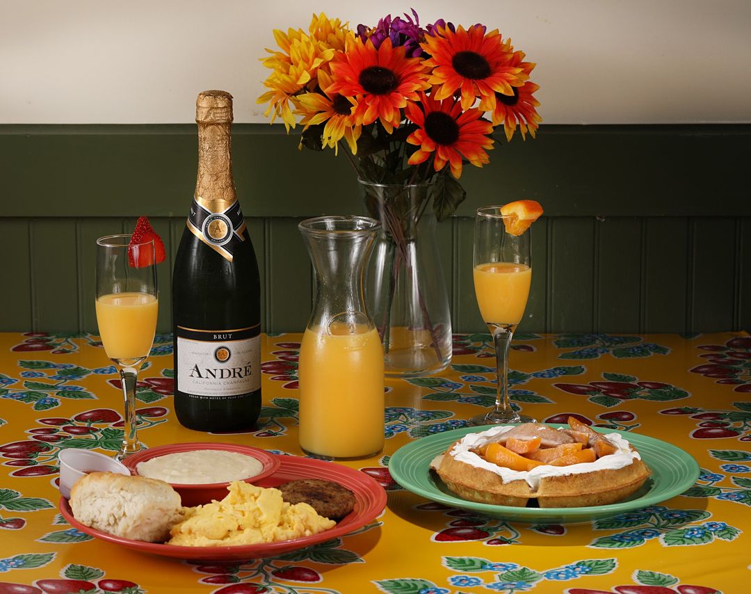 Craving a brunch that's both bubbly and delicious? Join me this Sunday for bottomless mimosas and a delectable breakfast spread that will leave you craving for more. 🥂🍴

Don't miss this tasteful experience! #BottomlessMimosas #BrunchCravings